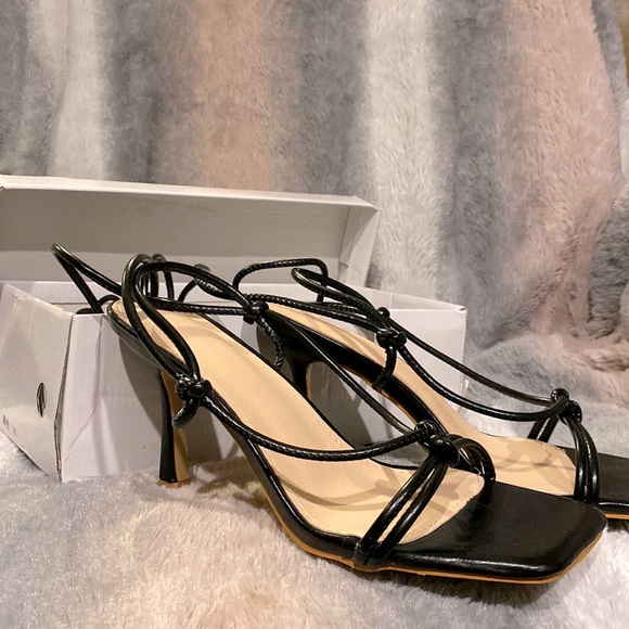 Shoes - Gorgeous lace up heels!